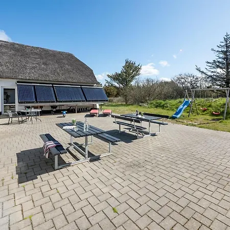 Cornelius - 900m From The Sea By Interhome