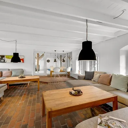 Cornelius - 900m From The Sea By Interhome