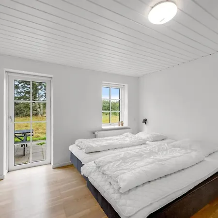 Cornelius - 900m From The Sea By Interhome