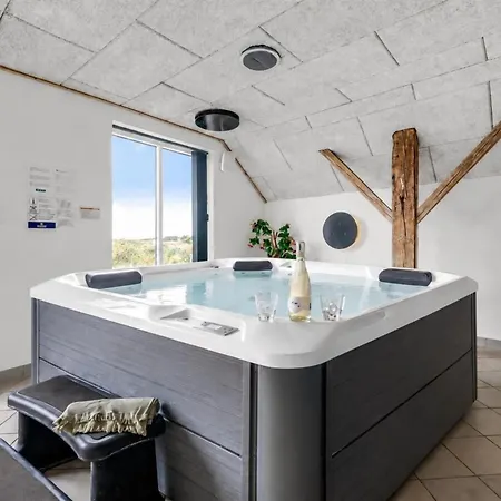 Cornelius - 900m From The Sea By Interhome